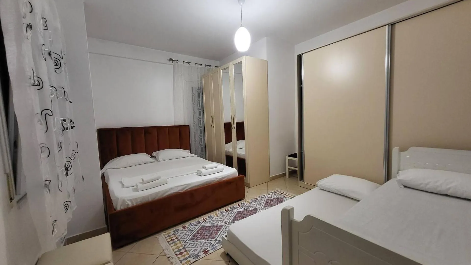 Apartment With Balcony And City View Tirana Albánie