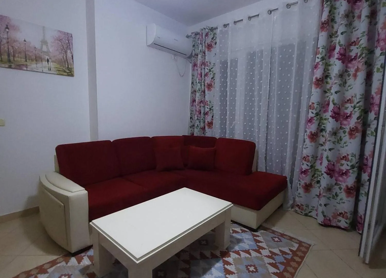 Apartment With Balcony And City View Tirana Albánie
